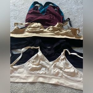 6 nursing bras! 2 are nursing/pumping. Never worn!